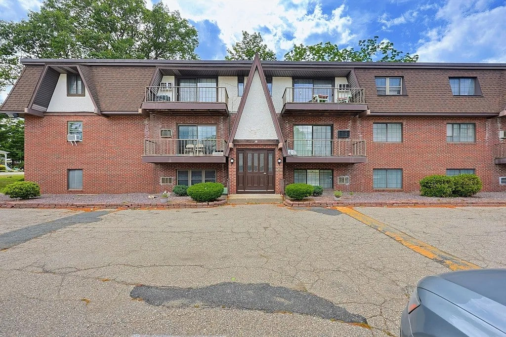 39 West St. Unit A1 In Randolph Virtual Staging