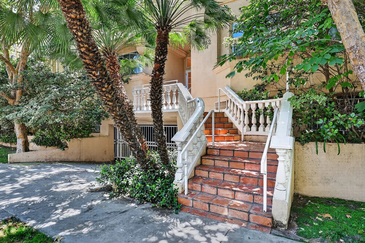 11112 La Maida St Unit 14  Virtual Staging
